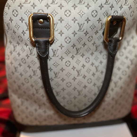 Classic Louis Vuitton Purse - Picture 3 of 5
